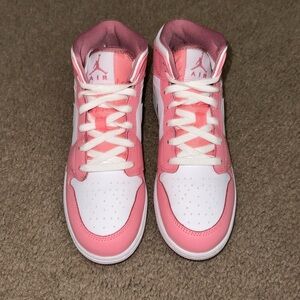 grade school air jordan 1 mid. youth size 6/womens 7.5!